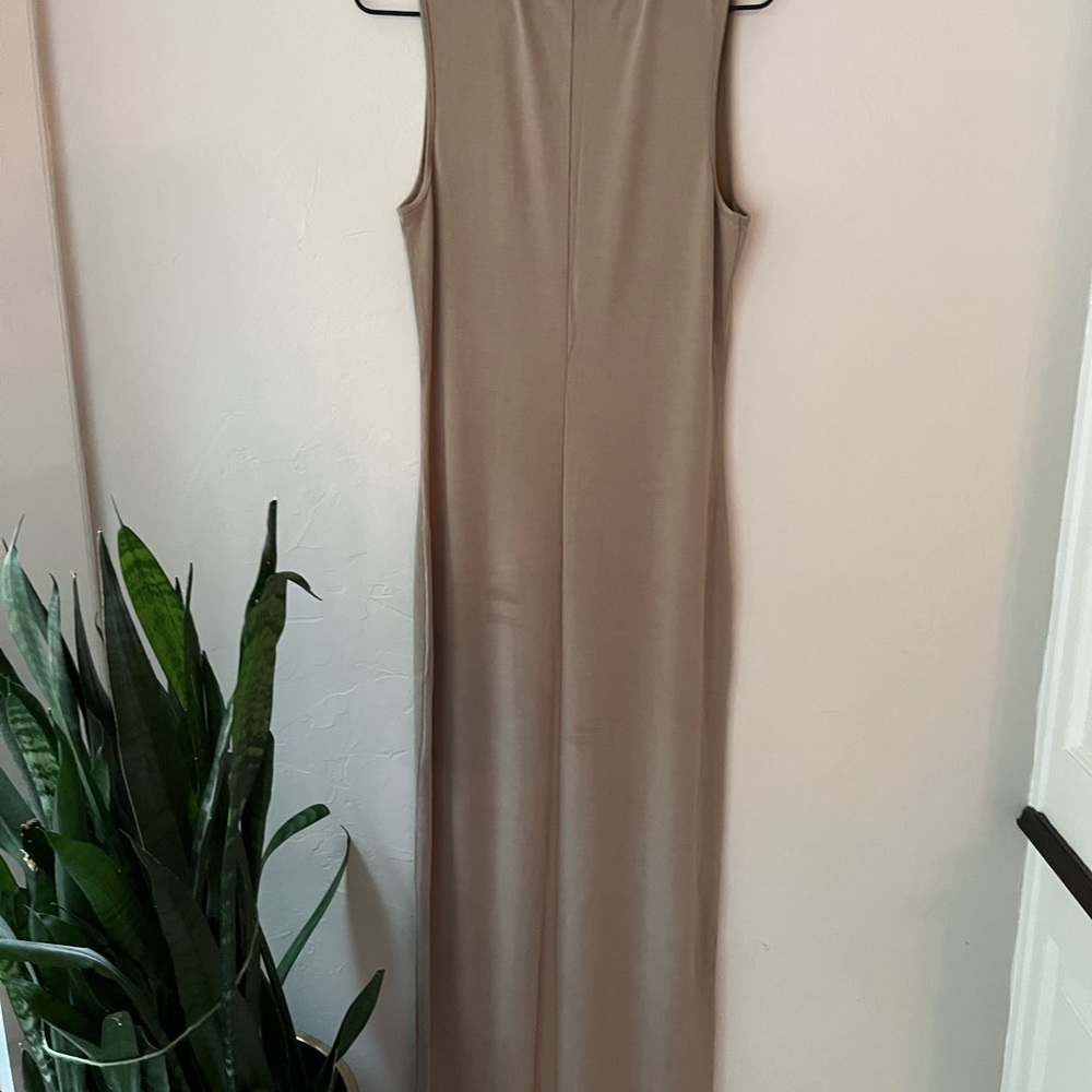 🔥SKIMS SMOOTH LOUNGE CREW NECK SLEEVELESS DRESS IN KHAKI L - Picture 4 of 4